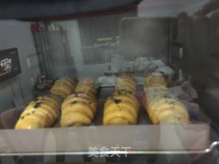 南瓜肉松卷和南瓜豆沙卷的做法步骤：17