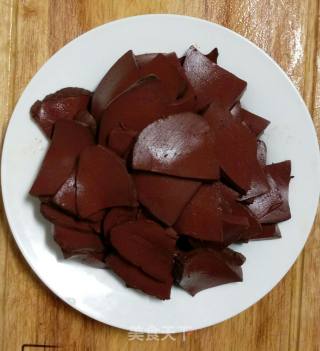 辣炒血豆腐的做法步骤：1