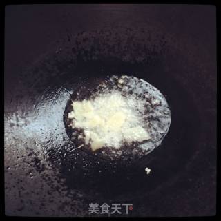 油焖虾的做法步骤：1