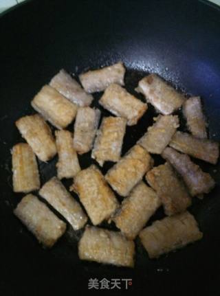 红烧带鱼的做法步骤：2