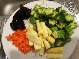 秋葵清炒玉米笋的做法步骤：3