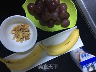 香蕉船的做法步骤：1