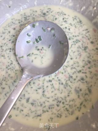 韭菜鸡蛋火腿饼的做法步骤：1