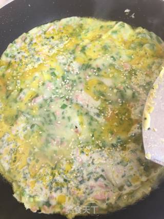 韭菜鸡蛋火腿饼的做法步骤：2