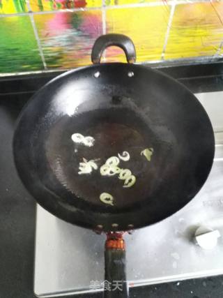 口蘑蒜苔炒肉的做法步骤：5