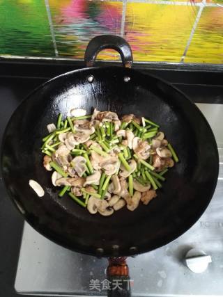 口蘑蒜苔炒肉的做法步骤：8