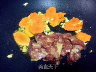 青瓜红萝卜炒肉片#肉肉厨的做法步骤：4