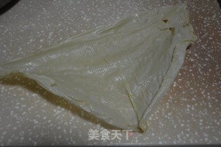腐皮炒青菜的做法步骤：2