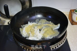 腐皮炒青菜的做法步骤：3