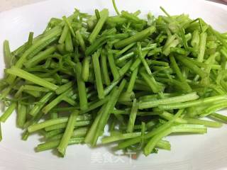 香芹炒豆干的做法步骤：2