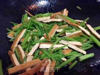 香芹炒豆干的做法步骤：7