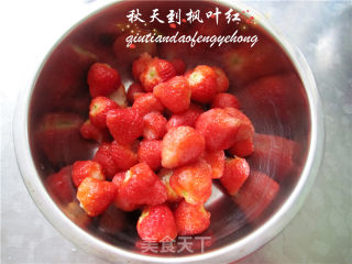 鲜榨草莓汁的做法步骤：1