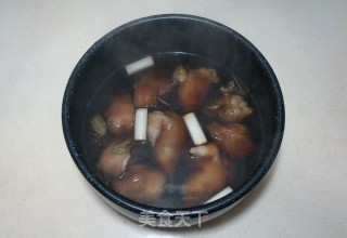 炖猪脚的做法步骤：4