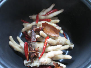 青菜焖鸡爪的做法步骤：2
