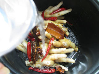 青菜焖鸡爪的做法步骤：6