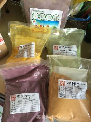 五彩饺子的做法步骤：1