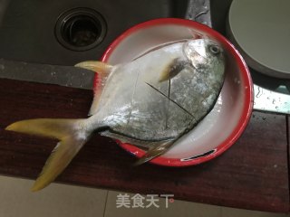 番茄金鲳鱼的做法步骤：1