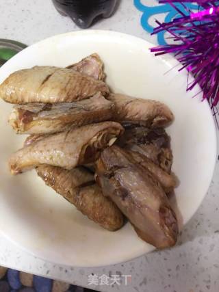 可乐鸡翅的做法步骤：1