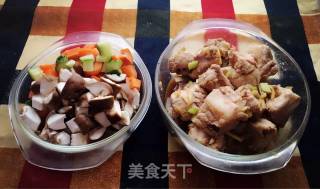 香菇排骨蒸饭的做法步骤：1
