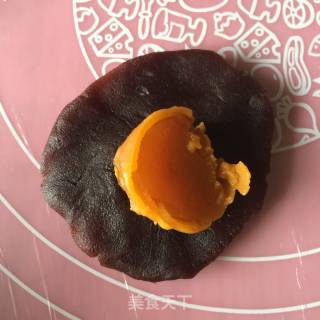 香香蛋黄酥的做法步骤：6