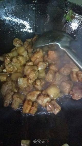 油豆啤酒焖肉的做法步骤：2