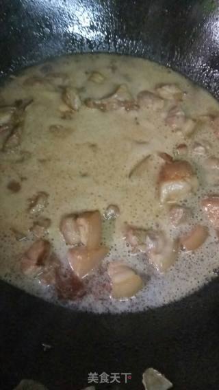 油豆啤酒焖肉的做法步骤：3