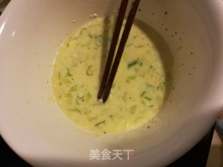三分钟快手早餐——葱花鸡蛋软煎饼的做法步骤：3