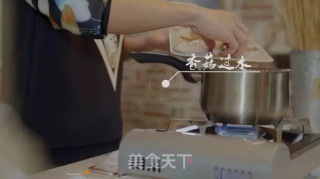 鲜虾鱿鱼菇的做法步骤：4