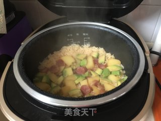 牛油果土豆腊肠焖饭的做法步骤：10