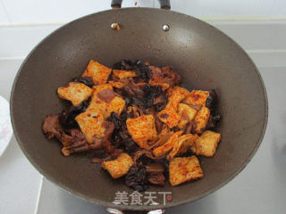 豆腐菌菇炒肉片的做法步骤：5