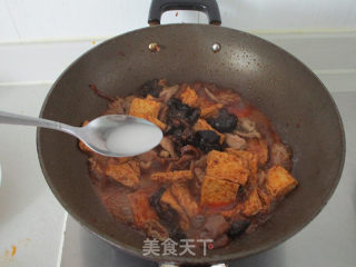 豆腐菌菇炒肉片的做法步骤：9
