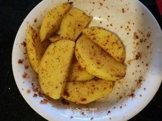 自制小零食——椒盐烤土豆的做法步骤：2