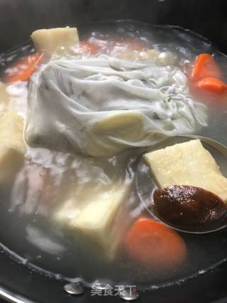 粉葛果皮鲮鱼尾老火汤的做法步骤：7