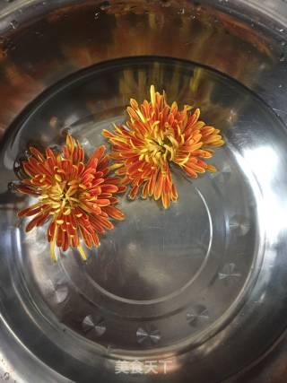 菊花炖蛋的做法步骤：2