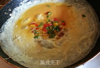 三分钟快手早餐——洋葱彩椒鸡蛋饼的做法步骤：4