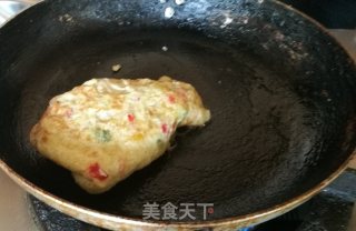 三分钟快手早餐——洋葱彩椒鸡蛋饼的做法步骤：5