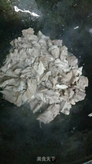 尖椒大骨肉的做法步骤：2
