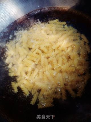 蚝油肉粒螺丝意面的做法步骤：7