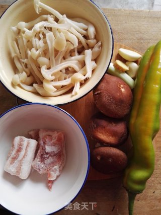 鲜茹炒五花肉的做法步骤：1