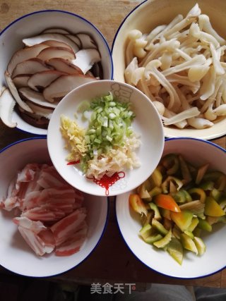 鲜茹炒五花肉的做法步骤：2
