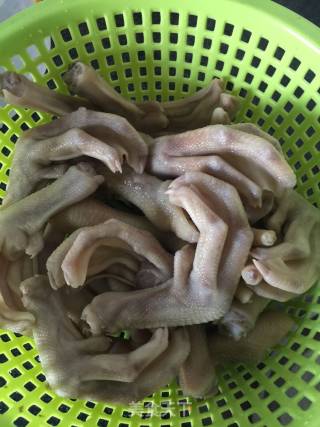 卤水鸭脚的做法步骤：1