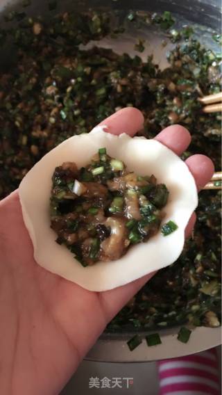 韭菜木耳香菇肉馅饺子的做法步骤：5