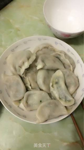 韭菜木耳香菇肉馅饺子的做法步骤：7