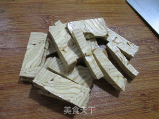 韭菜香糕炒花菜的做法步骤：2