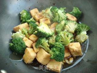 西蓝花烧豆腐的做法步骤：6