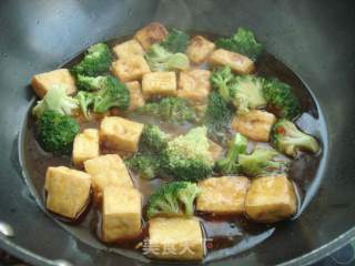 西蓝花烧豆腐的做法步骤：7