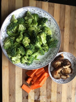 黑椒时蔬鸡丸的做法步骤：7