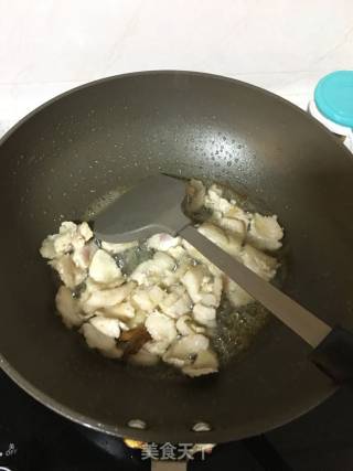蘑菇小炒肉的做法步骤：2