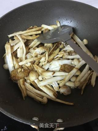 蘑菇小炒肉的做法步骤：3