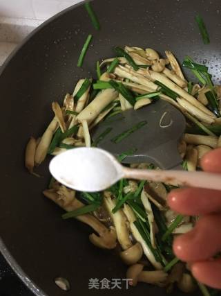 蘑菇小炒肉的做法步骤：4